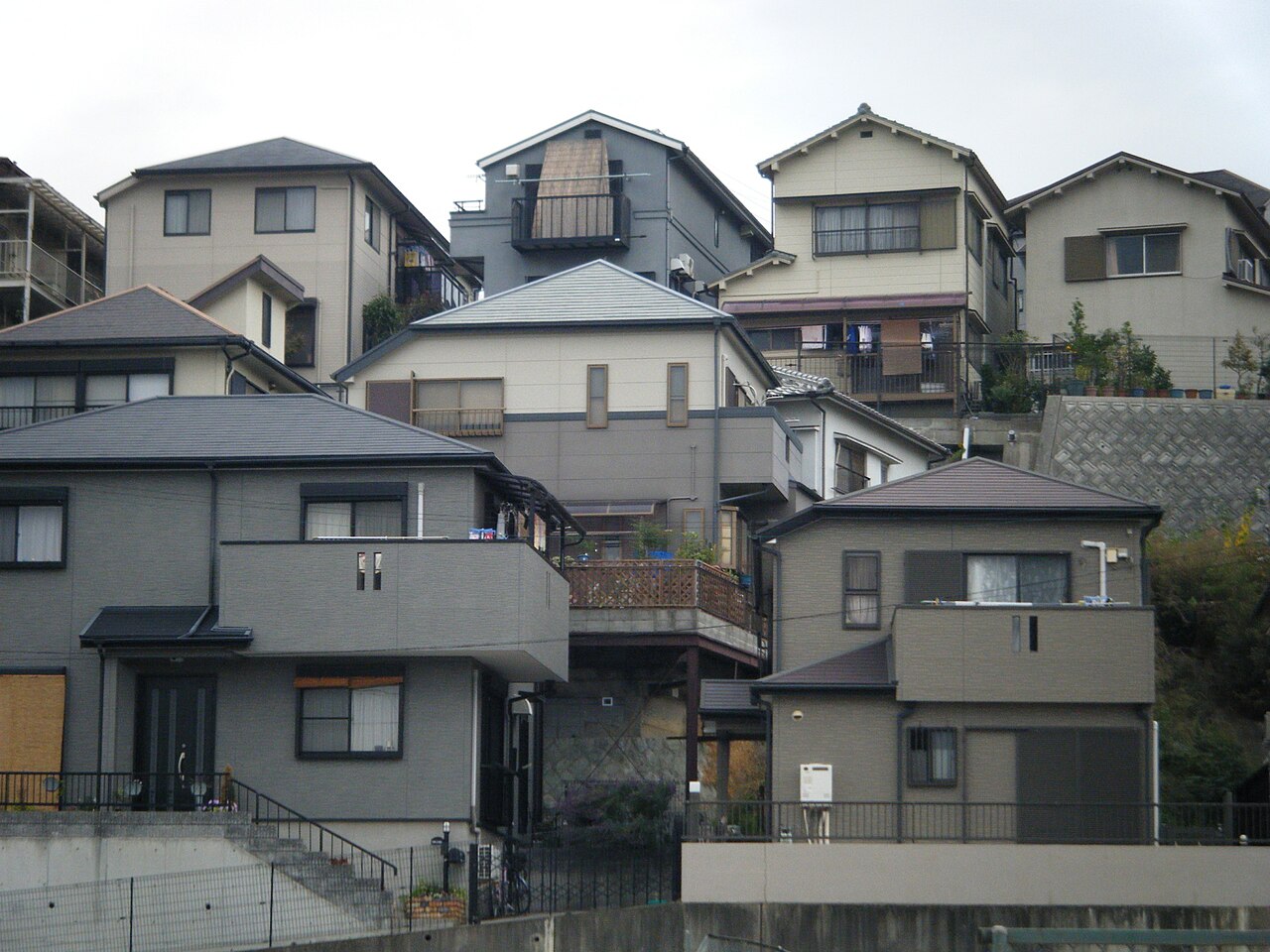 日本傳統低層住宅街景 — 合志市住宅區的家庭友善生活環境